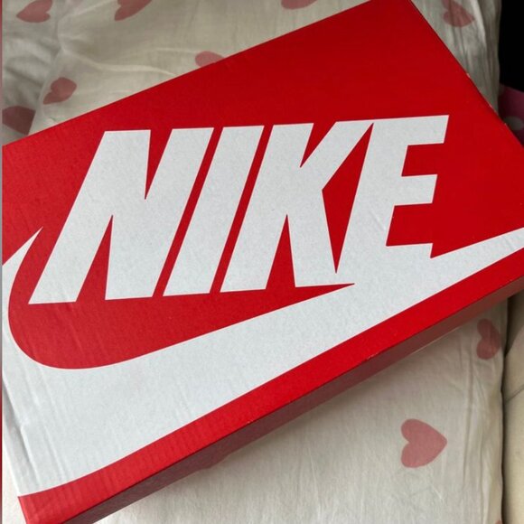 BRAND NEW NIKE DUNK LOW WOMEN - Picture 5 of 6